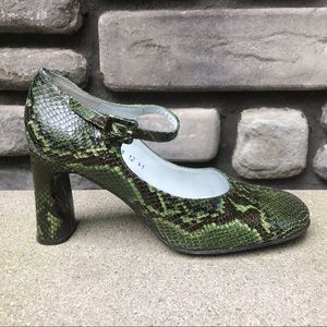 Audley London Green SnakeSkin Mary Jane EUC sz 41